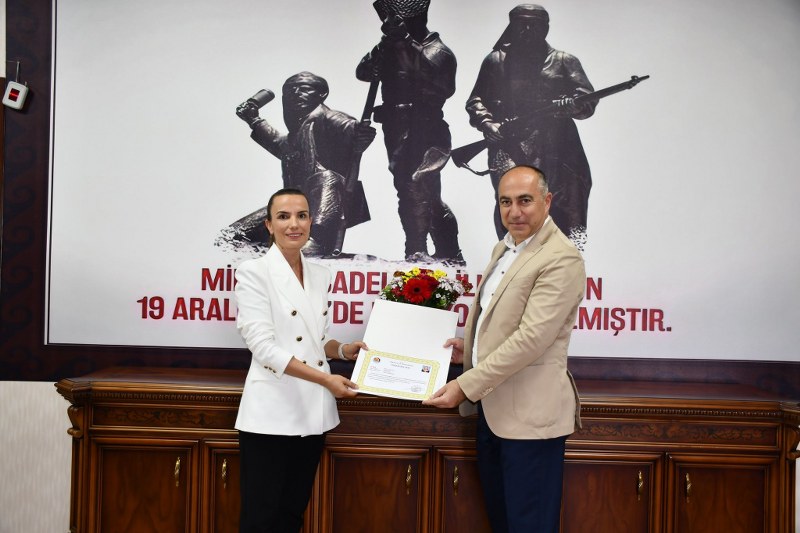 Başarı Belgesi Takdimi