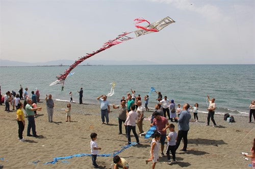 Yeniyurt Sahilinde 5. Geleneksel Uçurtma Şenliği Programı Düzenlendi