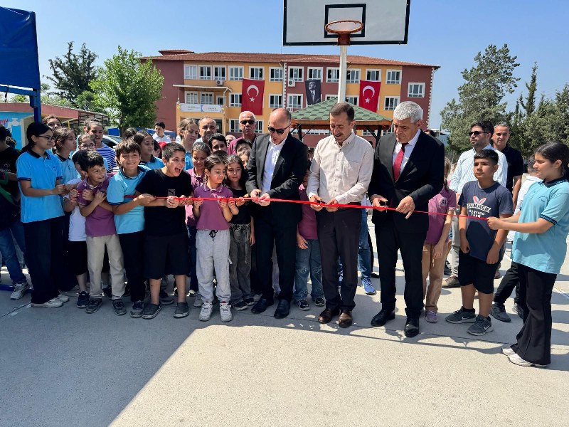Kaymakamımız Sayın Ümit Altay, Karakese Ortaokulu Öğrencilerimizin Hazırladığı TÜBİTAK 4006 Bilim Fuarı Sergisinin Açılışına Katıldı